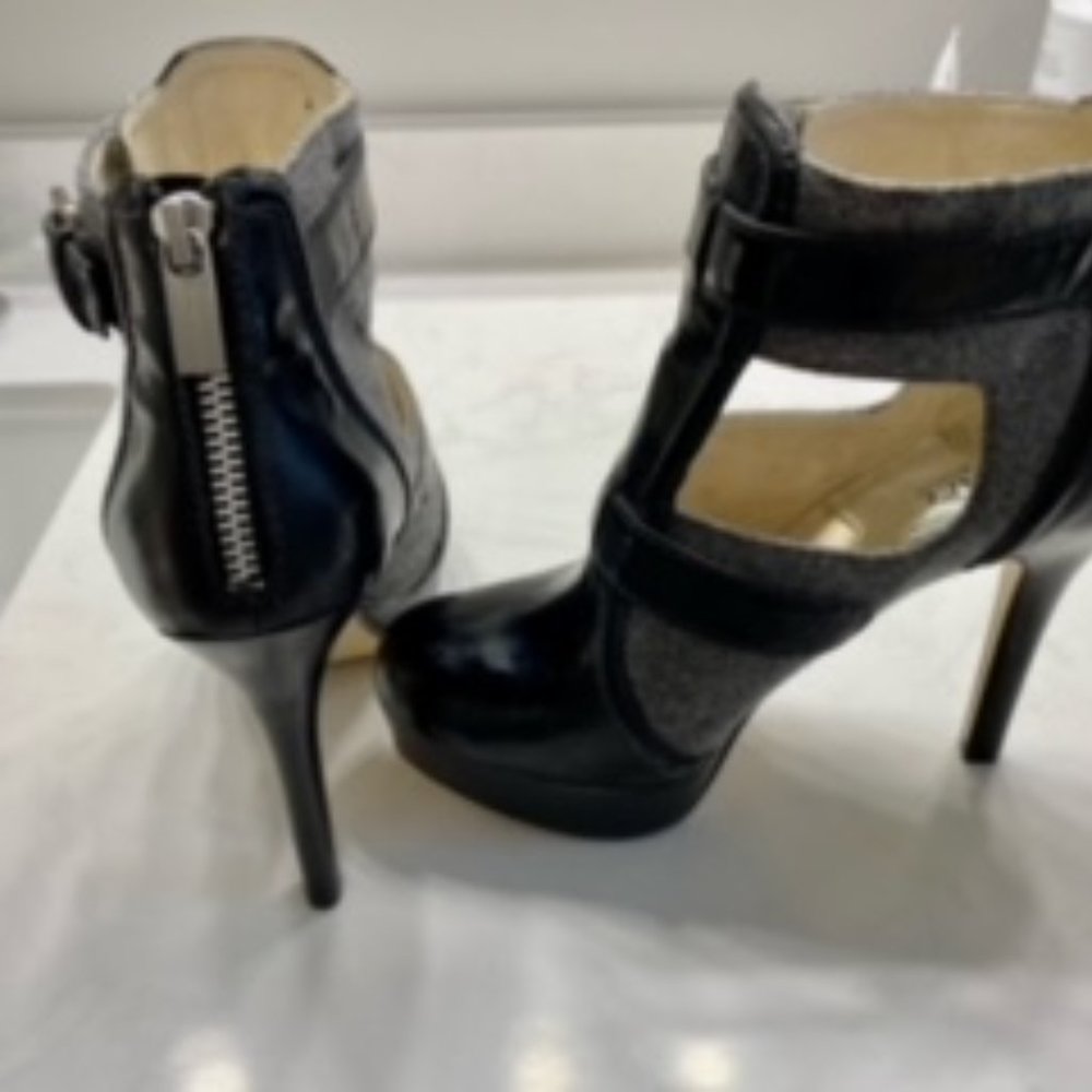 Michael Kors 8.5M black/grey ankle boots, heels - Picture 3 of 6